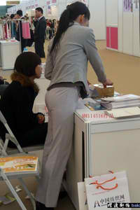 她越哭他撞得越凶